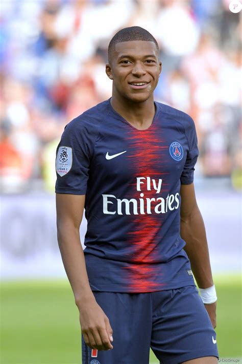 mbappe football.